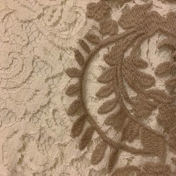 Tadashi lace gown with side appliqué - Picture 5 of 7